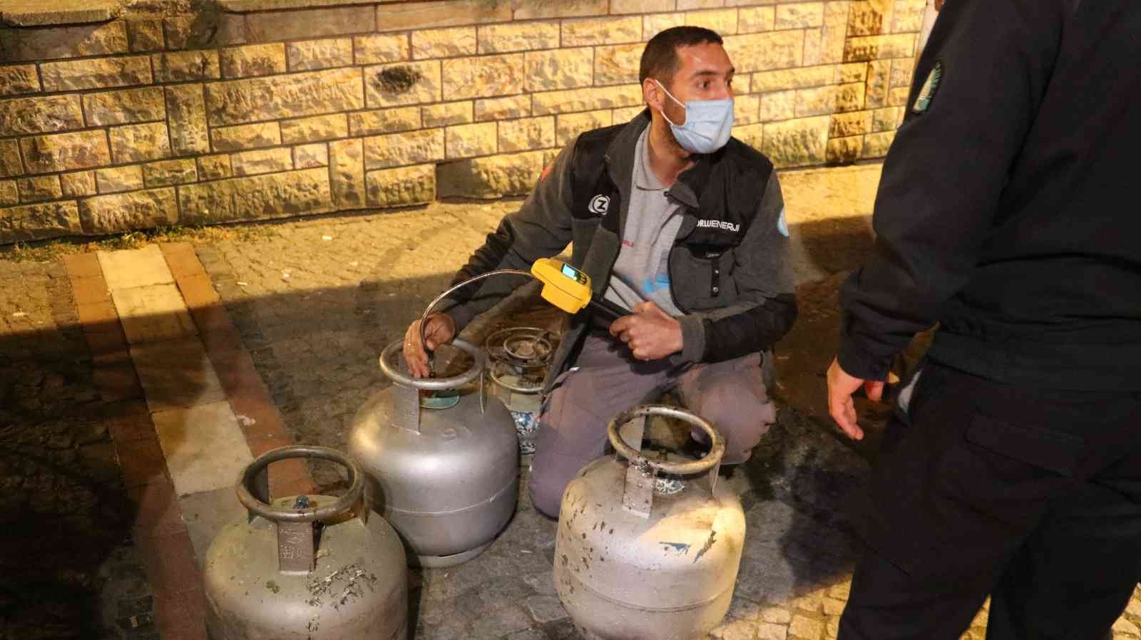 Edirne’de bir iş yerinde çıkan yangına itfaiye ekipleri tarafından müdahale edilirken, iş yerinde maddi hasar oluştu. Edinilen bilgilere göre ...