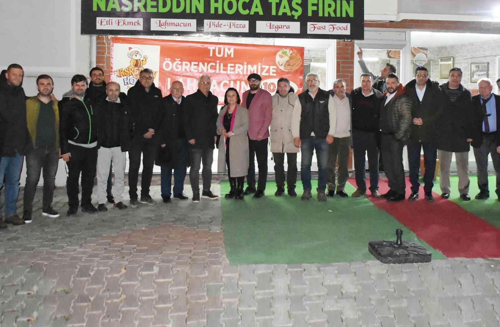 Tekirdağ’da Şarköy ilçesine bağlı Hoşköy mahallesinin muhtarı olan Emine Açar, şimdi de mahallesinin spor kulübünün başkanı oldu. Tekirdağ’ın ...