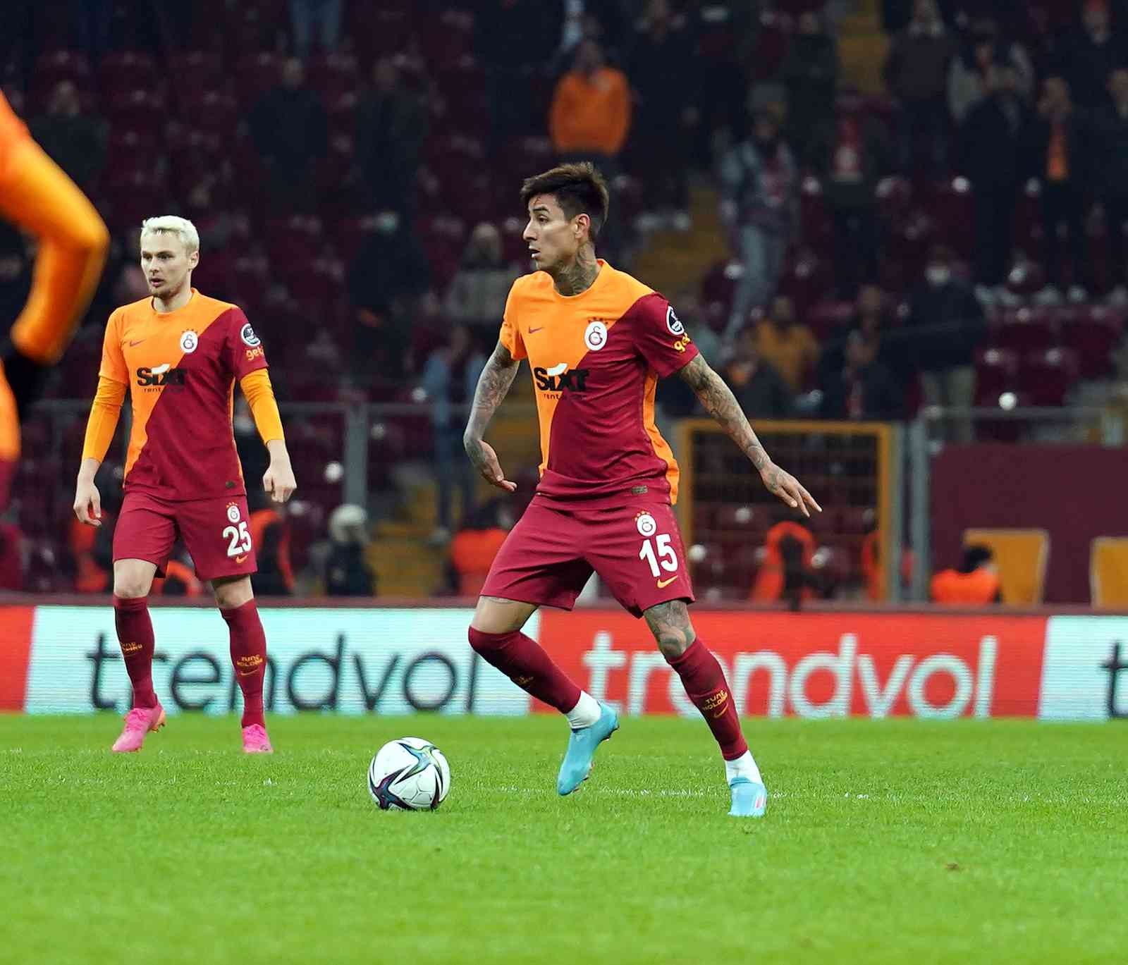 Galatasaray’ın Şilili futbolcusu Erick Pulgar, korona virüs testi pozitif çıktığı için Şili Milli Takım kadrosundan çıkarıldı. Galatasaraylı ...