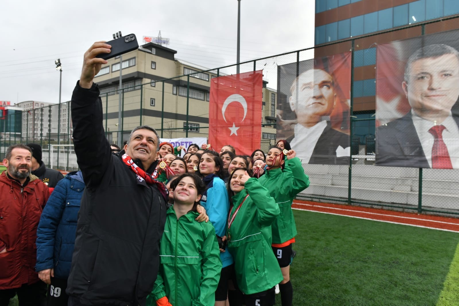 Esenyurt Belediyesi, kadına yönelik şiddetle mücadelede farkındalık oluşturmak amacıyla, 8 Mart Dünya Emekçi Kadınlar Günü’ne özel, Esenyurt ...