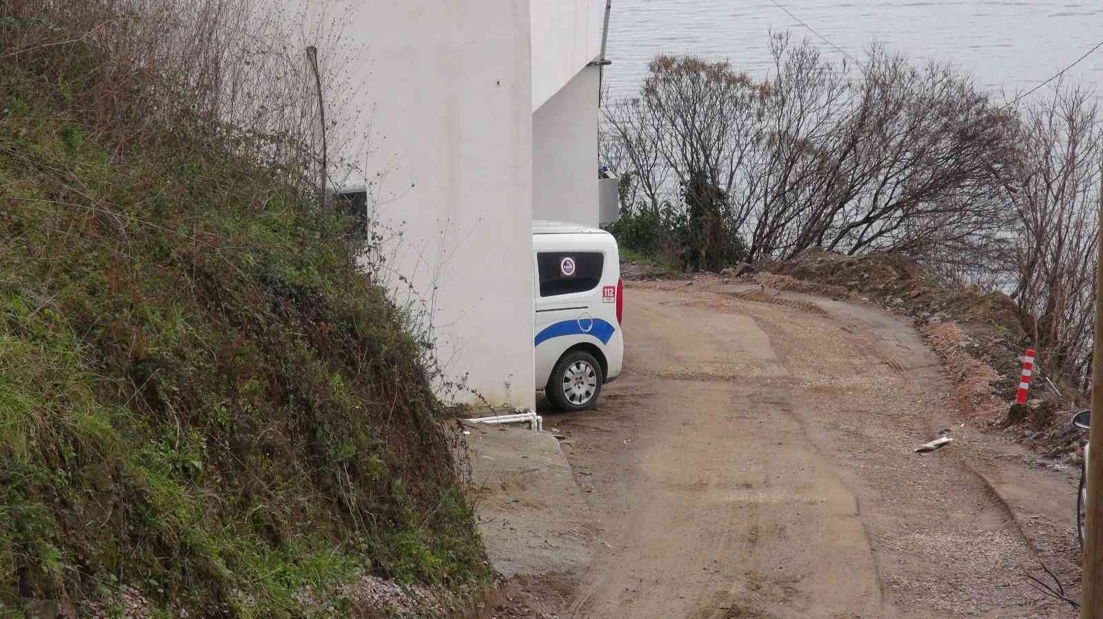 Kocaeli’de 41 yaşındaki kadın, evinde tabancayla karnından vurulmuş halde bulundu. Hastanede tedavi altına alınan kadının hayati tehlikesinin ...