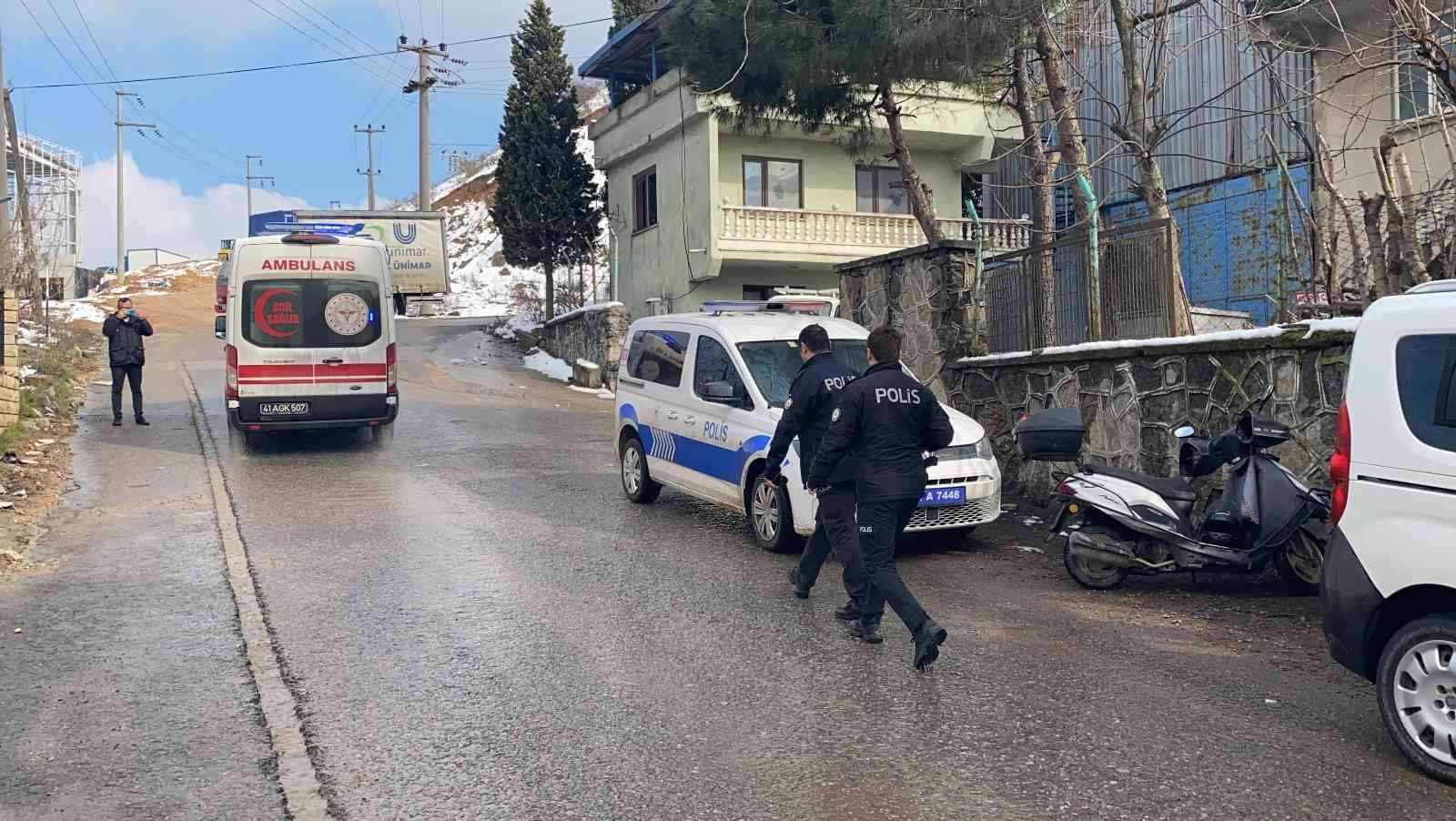 Kocaeli’nin Çayırova ilçesinde bir fabrikanın içindeki döküm makinesinin patlaması neticesinde 3 kişi yaralandı. Yangın, Kocaeli’nin Çayırova ...