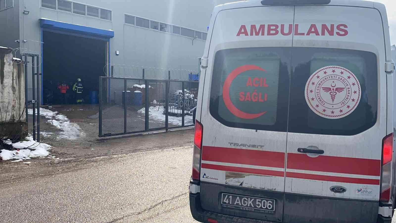 Kocaeli’nin Çayırova ilçesinde bir fabrikanın içindeki döküm makinesinin patlaması neticesinde 3 kişi yaralandı. Yangın, Kocaeli’nin Çayırova ...