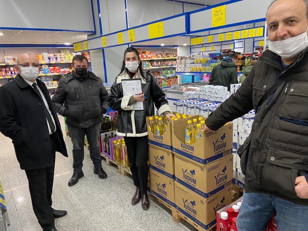 Tekirdağ’ın Muratlı ilçesinde denetim görevlilerinden oluşan ekipler, fahiş fiyat ve stokçuluğa geçit vermiyor. Muratlı İlçe Tarım Müdürlüğü ...