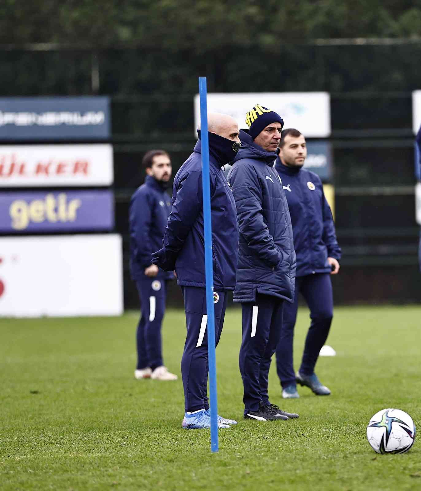 Fenerbahçe, Spor Toto Süper Lig’in 29. haftasında deplasmanda Alanyaspor ile oynayacağı maçın hazırlıklarına sabah yaptığı antrenmanla başladı ...