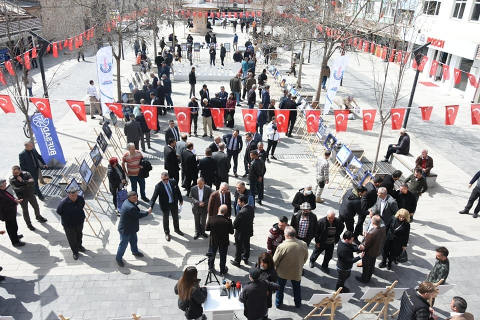 Bursa Yenişehir Belediyesinin düzenlediği “Dört Mevsim Yenişehir Fotoğraf Yarışmasının kış etabı tamamlandı”. Yenişehir tarihi bina önünde ...