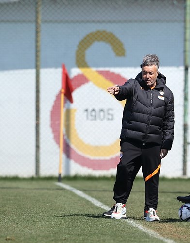 Galatasaray, Süper Lig’in 31. haftasında Fatih Karagümrük’ü konuk edeceği maçın hazırlıklarını Florya Metin Oktay Tesisleri’nde sürdürdü. Spor ...