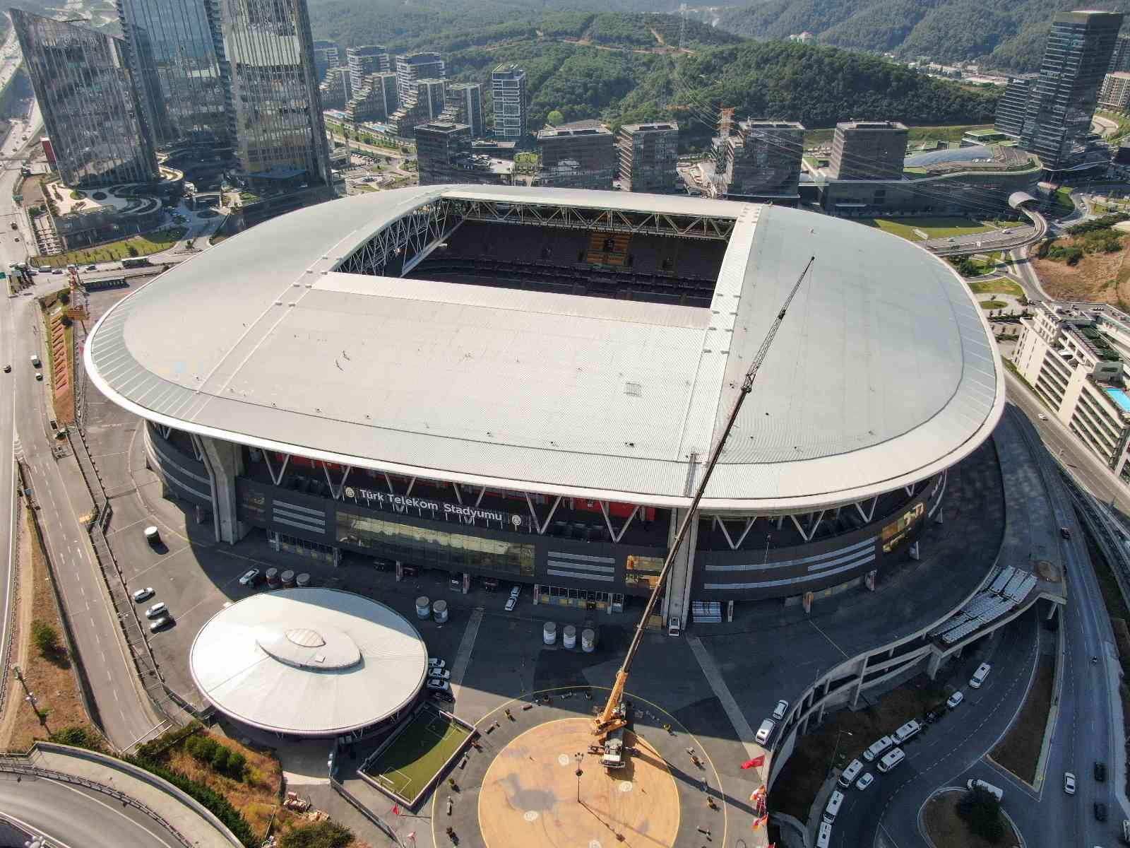 Galatasaray, 2011 yılından beri oynadığı Nef Stadyumu’nda Beşiktaş ile bugüne kadar 11 kez karşılaştı. Sarı-kırmızılılar 7 galibiyet alırken ...