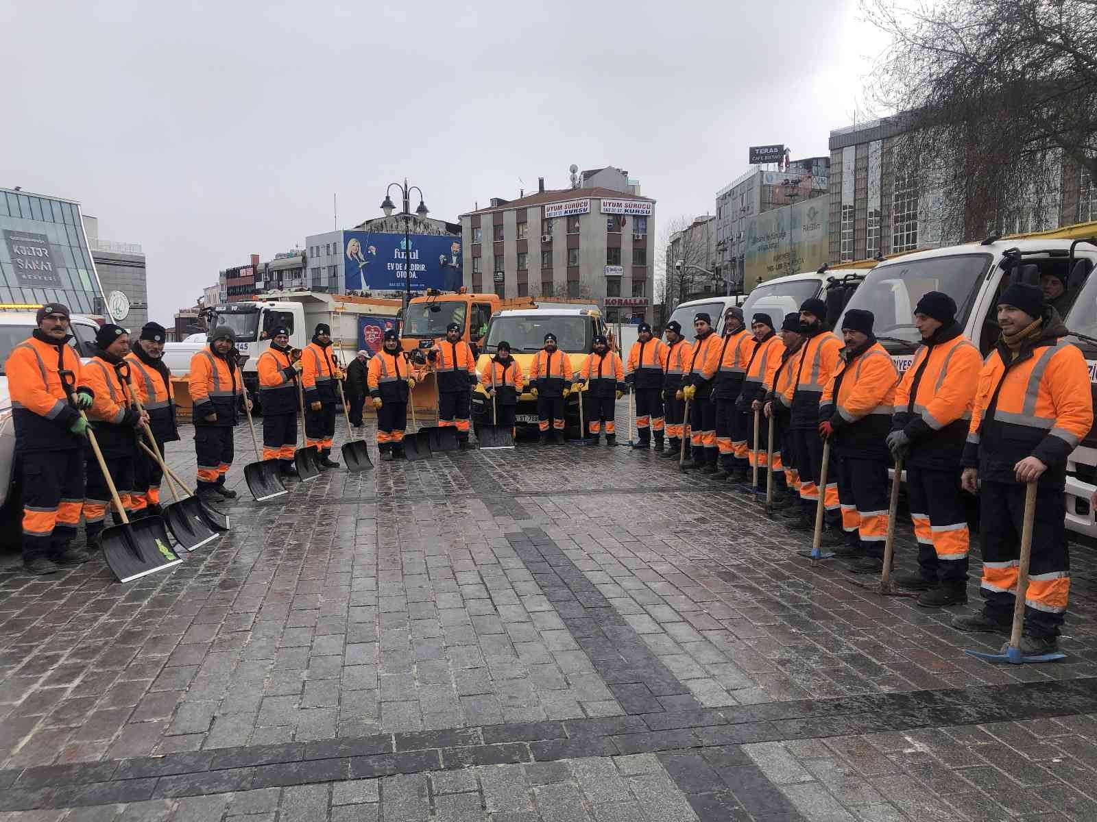 Gaziosmanpaşa Belediyesi, İstanbul’da beklenen kar yağışının hayatı olumsuz etkilememesi adına hazırlıklarını tamamladı. Belediyenin karla ...