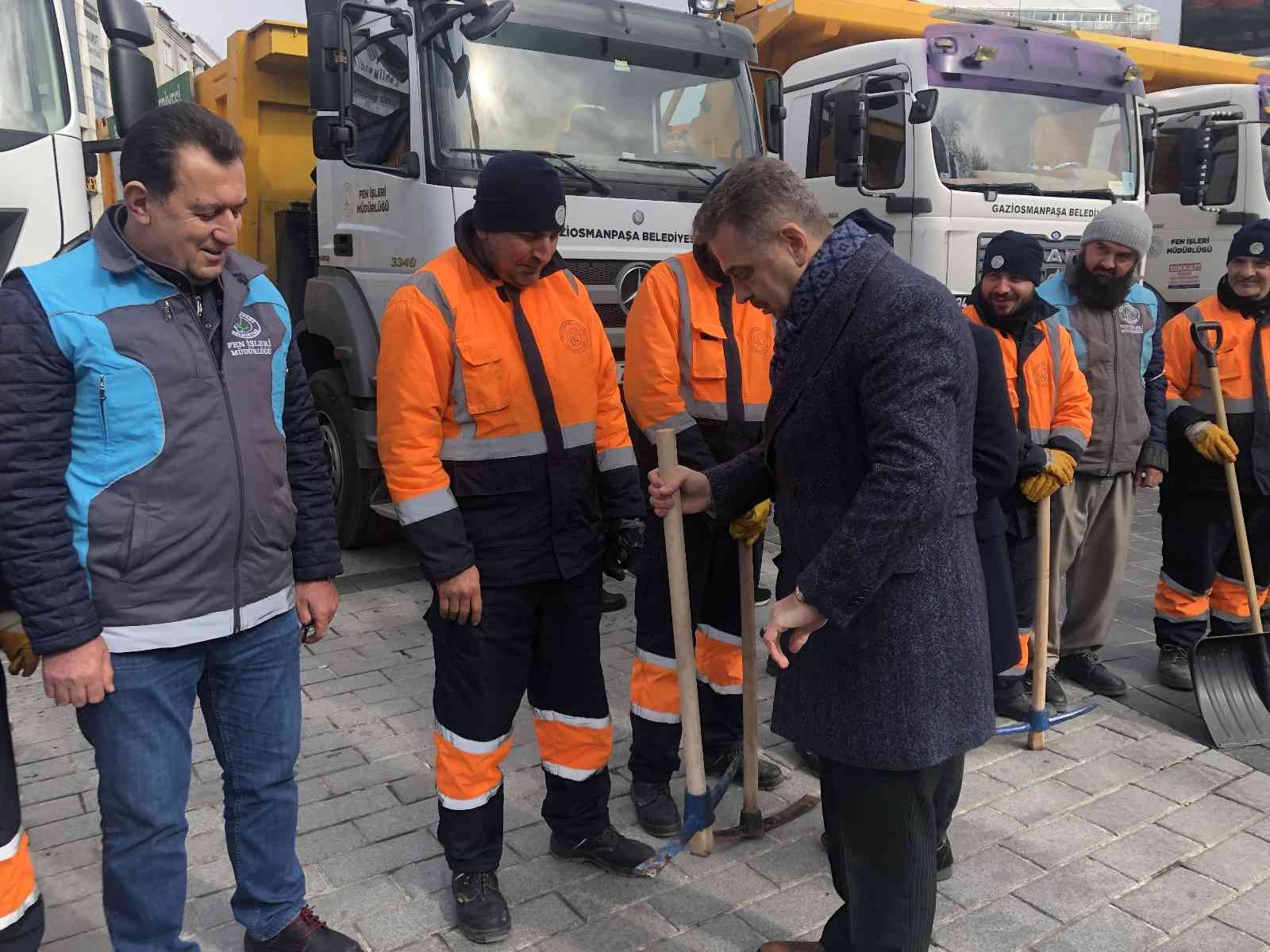 Gaziosmanpaşa Belediyesi, İstanbul’da beklenen kar yağışının hayatı olumsuz etkilememesi adına hazırlıklarını tamamladı. Belediyenin karla ...