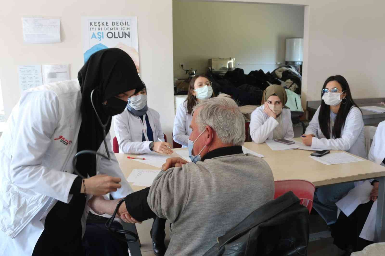 Trakya Üniversitesi Genç Yeryüzü Doktorları Topluluğu, “Sağlık Sokağı” adlı proje kapsamında Edirne’nin Tayakadın köyünde sağlık taraması yaptı ...