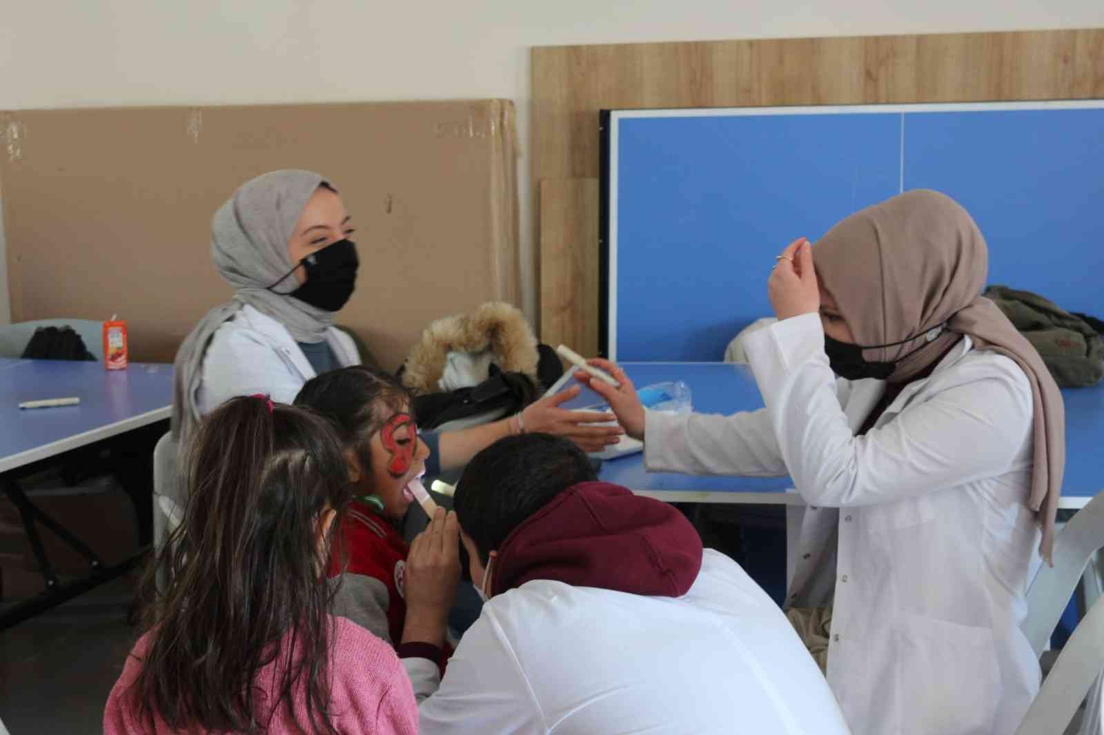 Trakya Üniversitesi Genç Yeryüzü Doktorları Topluluğu, “Sağlık Sokağı” adlı proje kapsamında Edirne’nin Tayakadın köyünde sağlık taraması yaptı ...