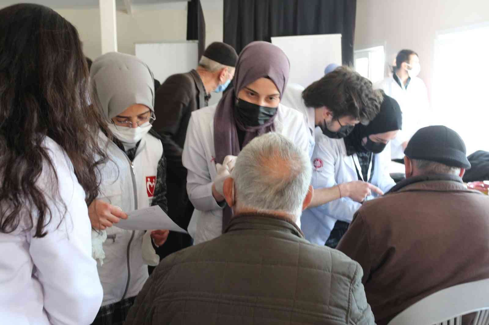 Trakya Üniversitesi Genç Yeryüzü Doktorları Topluluğu, “Sağlık Sokağı” adlı proje kapsamında Edirne’nin Tayakadın köyünde sağlık taraması yaptı ...