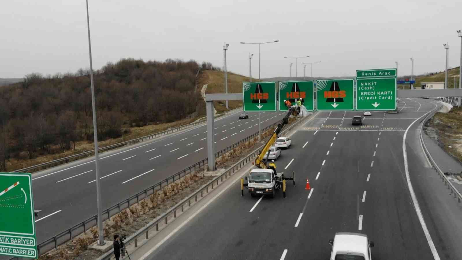 Türkiye genelinde otoyollar ve köprülerde OGS kullanımı bugün itibariyle sona eriyor. Gişelerde bulunan OGS tabelaları görevliler tarafından ...