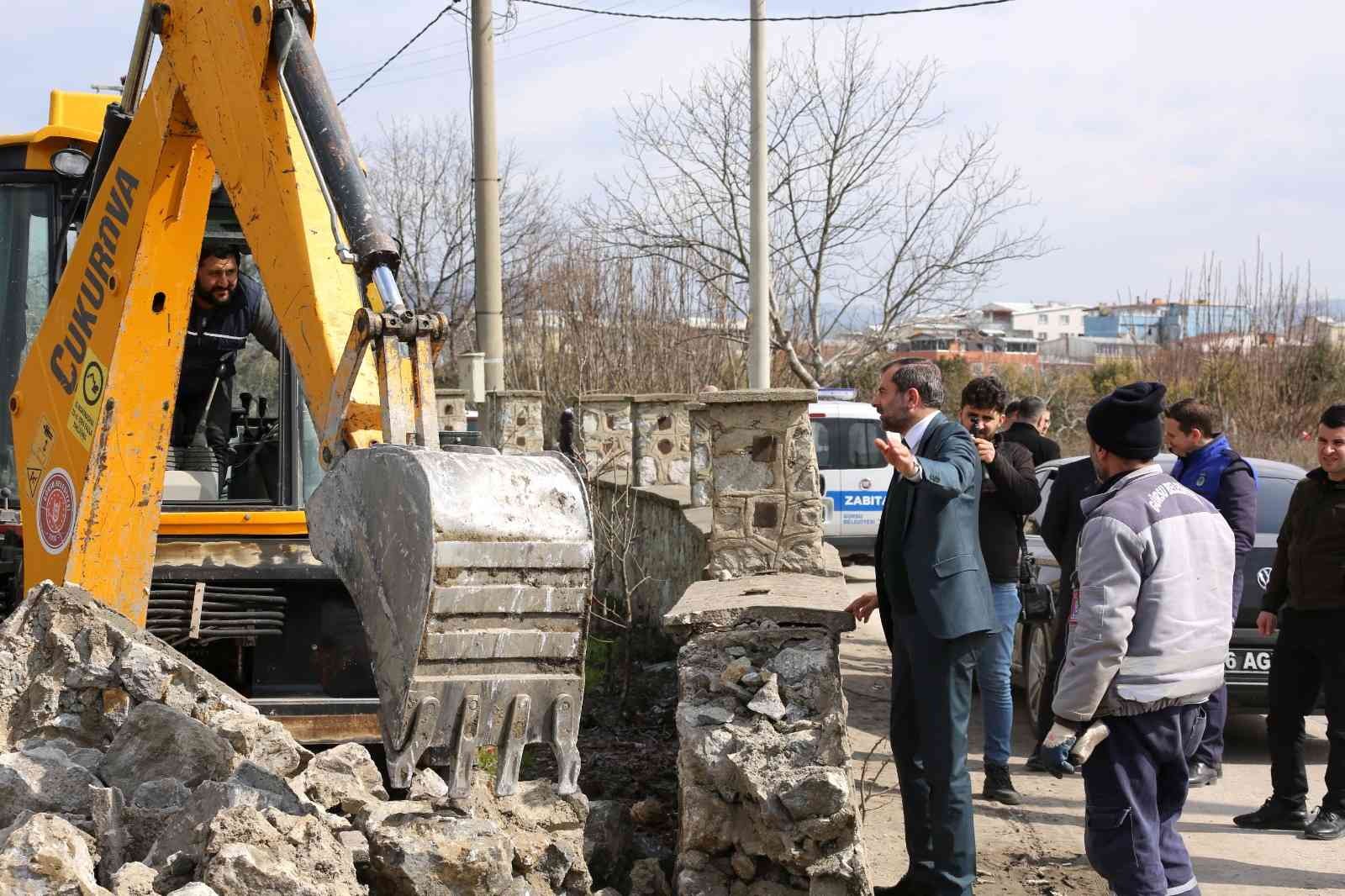 Gürsu Mehmet Müezzinoğlu Caddesi, yapılan genişletme çalışmalarıyla daha konforlu hale getiriliyor. Gürsu Cüneyt Yıldız Devlet Hastanesi, Gürsu ...