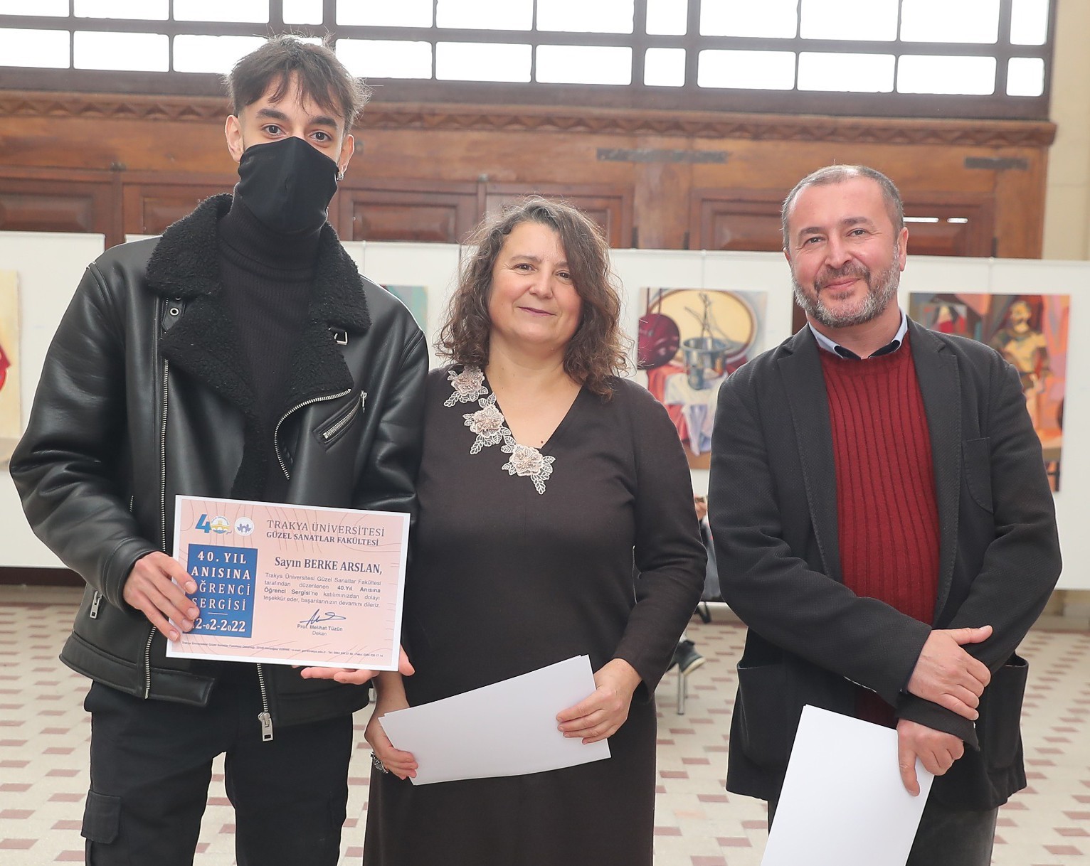 Trakya Üniversitesi Güzel Sanatlar Fakültesi Temel Eğitim Bölümü üçüncü sınıf öğrencileri tarafından, Doç. Ayhan Çetin atölyesinde oluşturulan ...