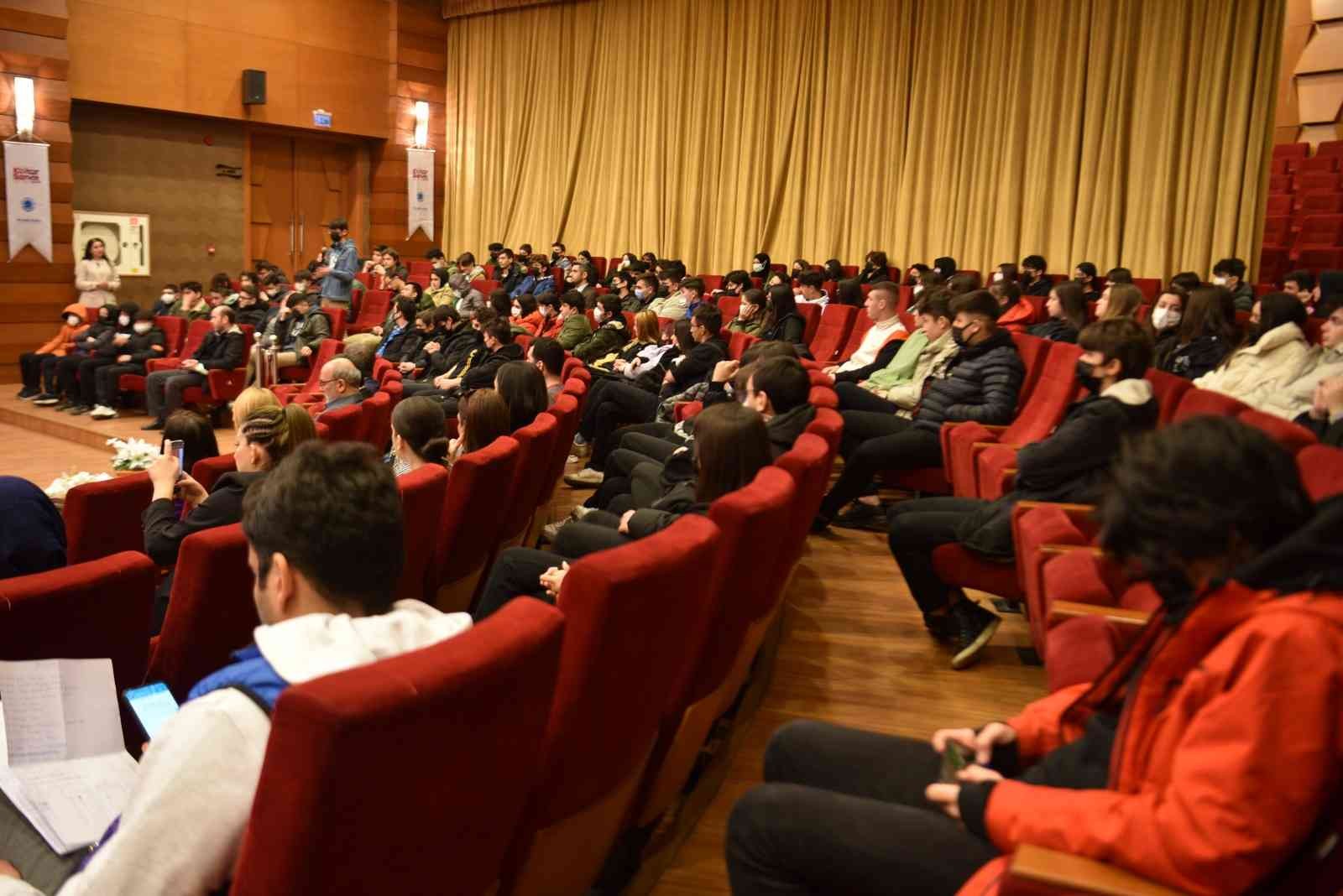 Medya dünyasının ünlü isimleri, Hayatımız iletişim söyleşileriyle Tuzla’da gençlerle bir araya geldi. Medya dünyasının ünlü isimleri Umut Öztürk ...