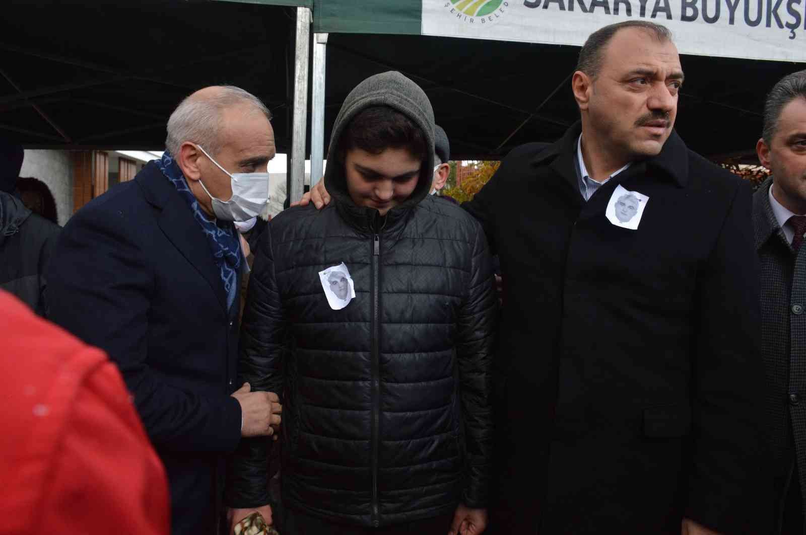 Sakarya Karasu İlçe Emniyet Müdürlüğü’nde görevi başındayken kalp krizi geçirmesi neticesinde hayatını kaybeden polis memuru, düzenlenen törenle ...