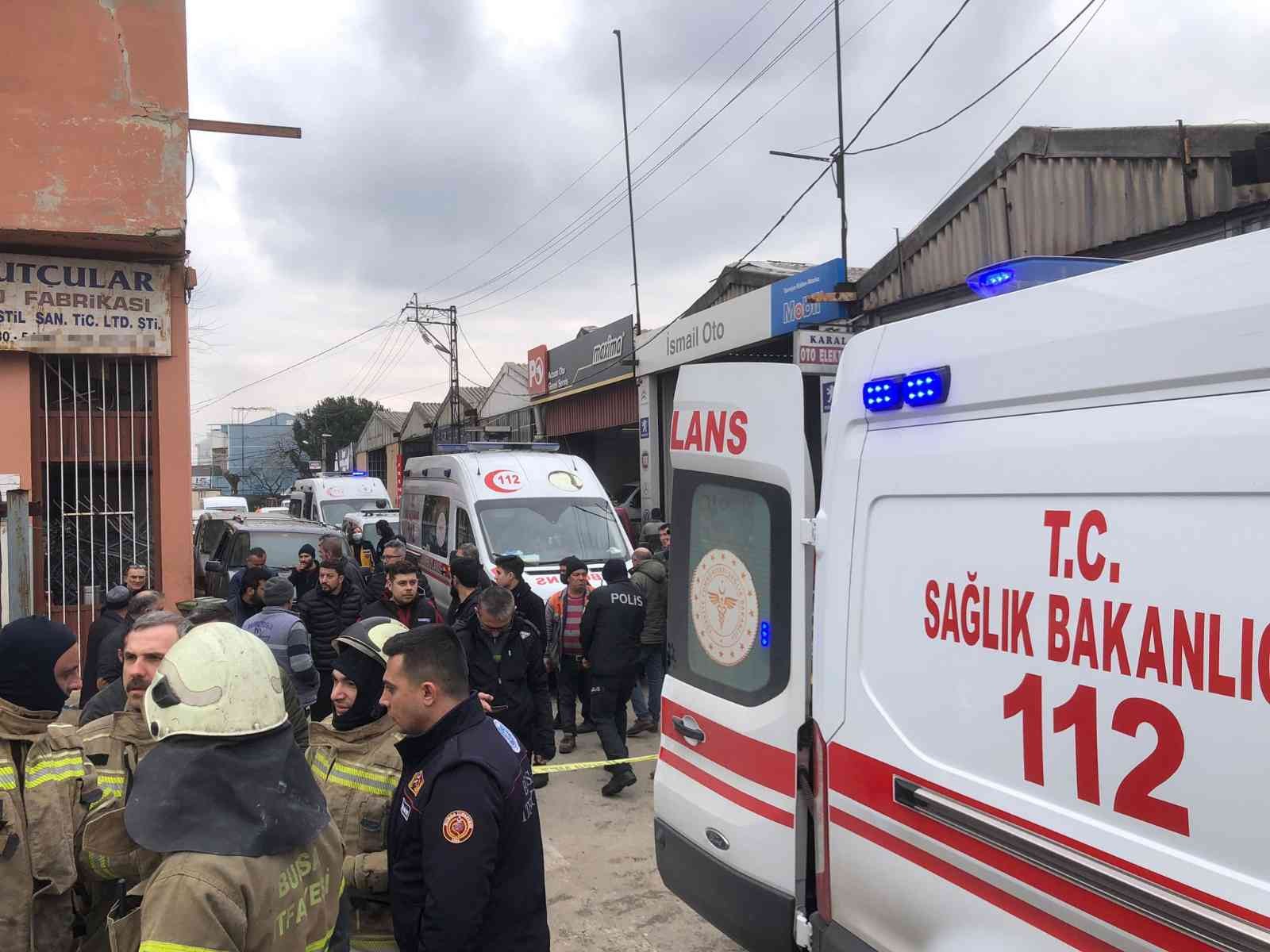 Bursa’da 2 kişinin yaralandığı patlama anı güvenlik kameralarına saniye saniye yansıdı. Patlamayla birlikte olay yeri savaş alanına dönerken, can ...