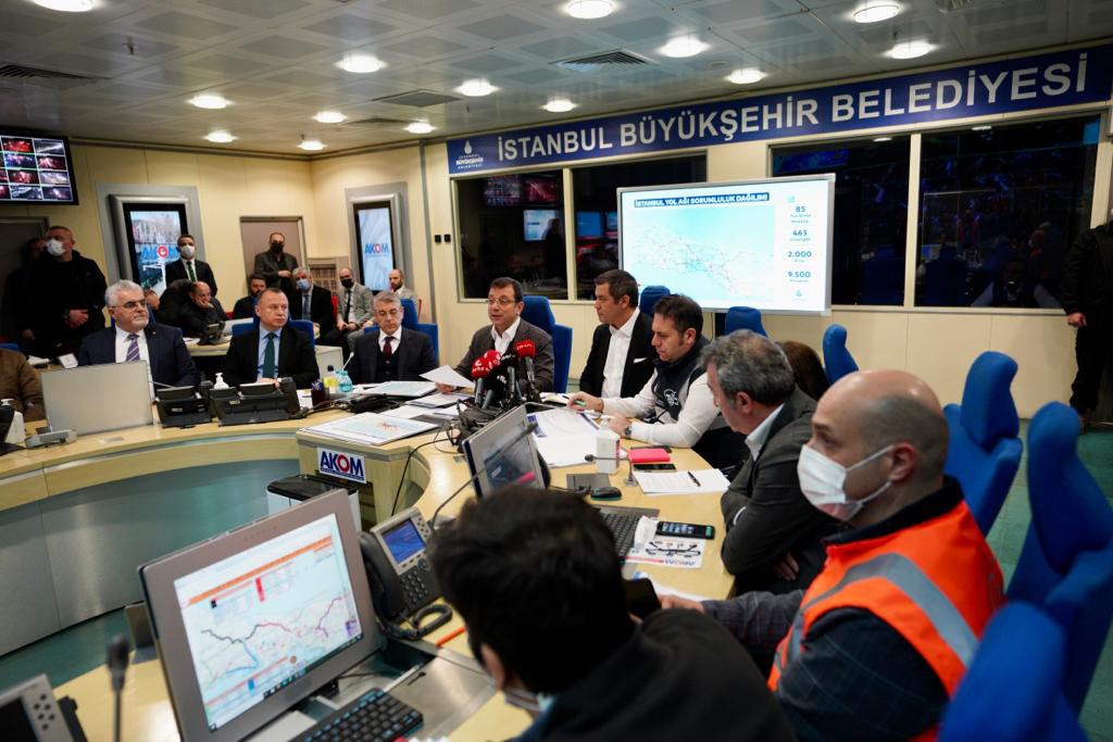 İstanbul’da beklenen kar yağışıyla ilgili AKOM’dan açıklamalarda bulunan İstanbul Büyükşehir Belediye Başkanı Ekrem İmamoğlu, “9 bin 500 personel ...