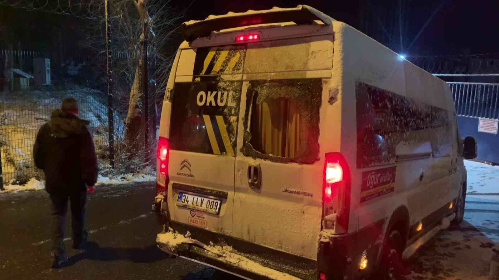 İstanbul Kartal’da karda kayan tır iki araca çarparak durabildi Kartal’da hareket halindeki tır yokuş aşağı inerken minibüse çarptı. Çarptığı ...