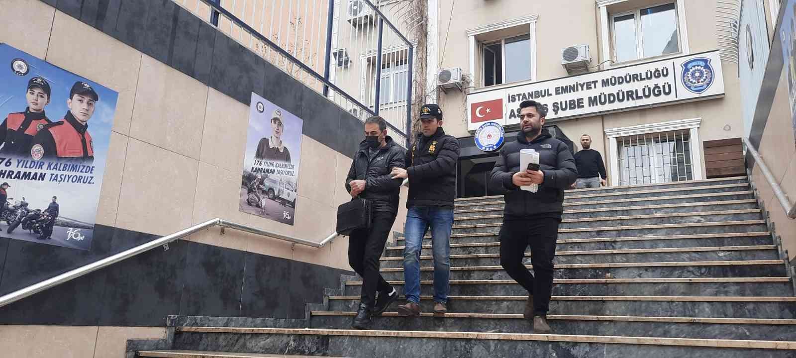 İstanbul’da satılık ilanı veren mağdurla iletişime geçerek, arkadaş olan ardından "Kredi kartım yurtdışı olduğu için ödeme yapamıyorum" diyerek ...