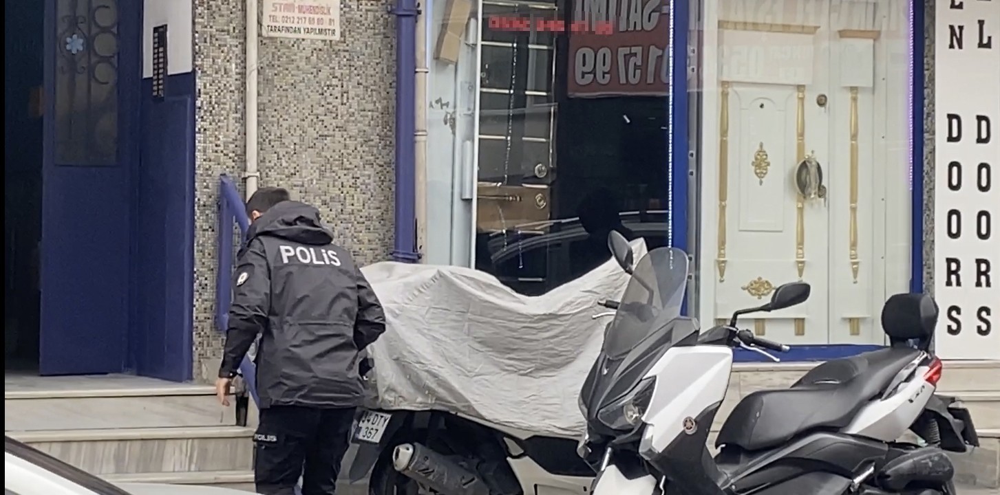 Şişli’de evde annesiyle birlikte yatakta uykuya dalan 4 aylık Kayra bebek iddiaya göre nefessiz kalarak hayatını kaybetti. Annenin ihbarıyla ...