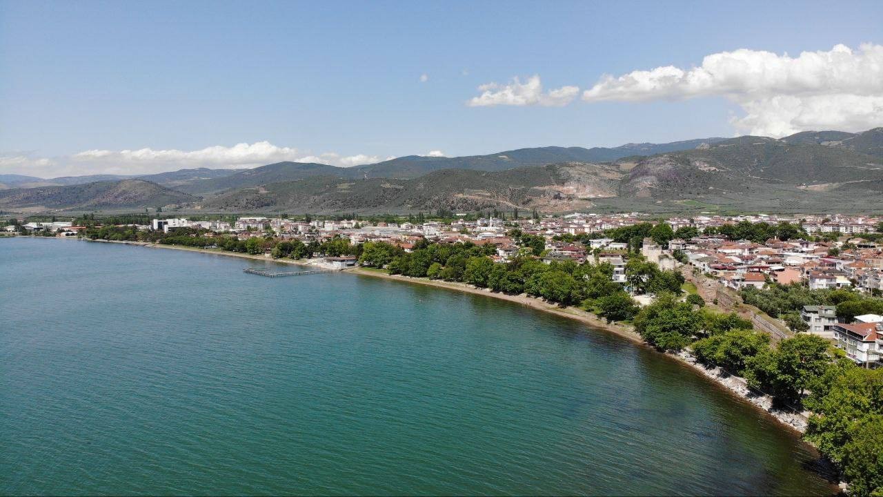 Bursa’nın İznik ilçesinde bulunan Türkiye’nin en büyük beşinci gölü olan İznik Gölü kar yağışlarından sonra dolmaya başladı. Tarihi bazilika ...