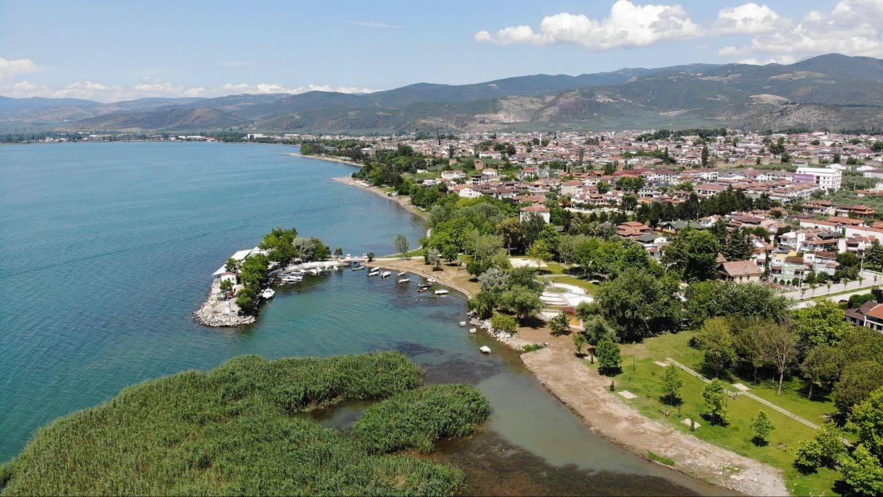 Bursa’nın İznik ilçesinde bulunan Türkiye’nin en büyük beşinci gölü olan İznik Gölü kar yağışlarından sonra dolmaya başladı. Tarihi bazilika ...