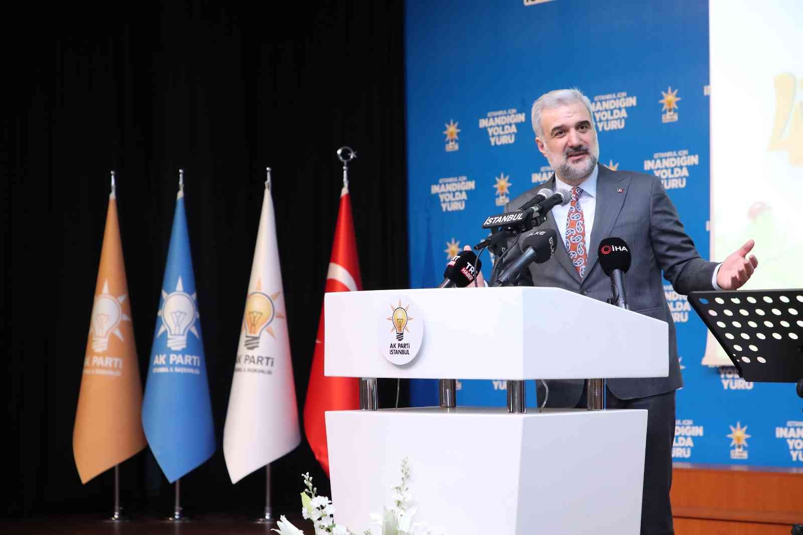 Meteoroloji Genel Müdürlüğü’nün İstanbul’da yoğun kar yağışı uyarısı üzerine AK Parti İstanbul İl Başkanı Osman Nuri Kabaktepe, AK Partili İlçe ...