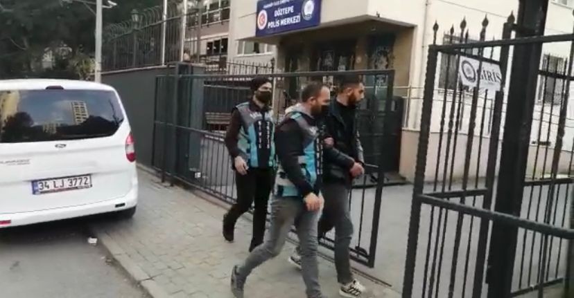 Kadıköy’de aracıyla seyir halindeyken makas atarak trafiği tehlikeye düşüren sürücü hakkında 6 bin 316 lira idari para cezası uygulandı. Trafik ...