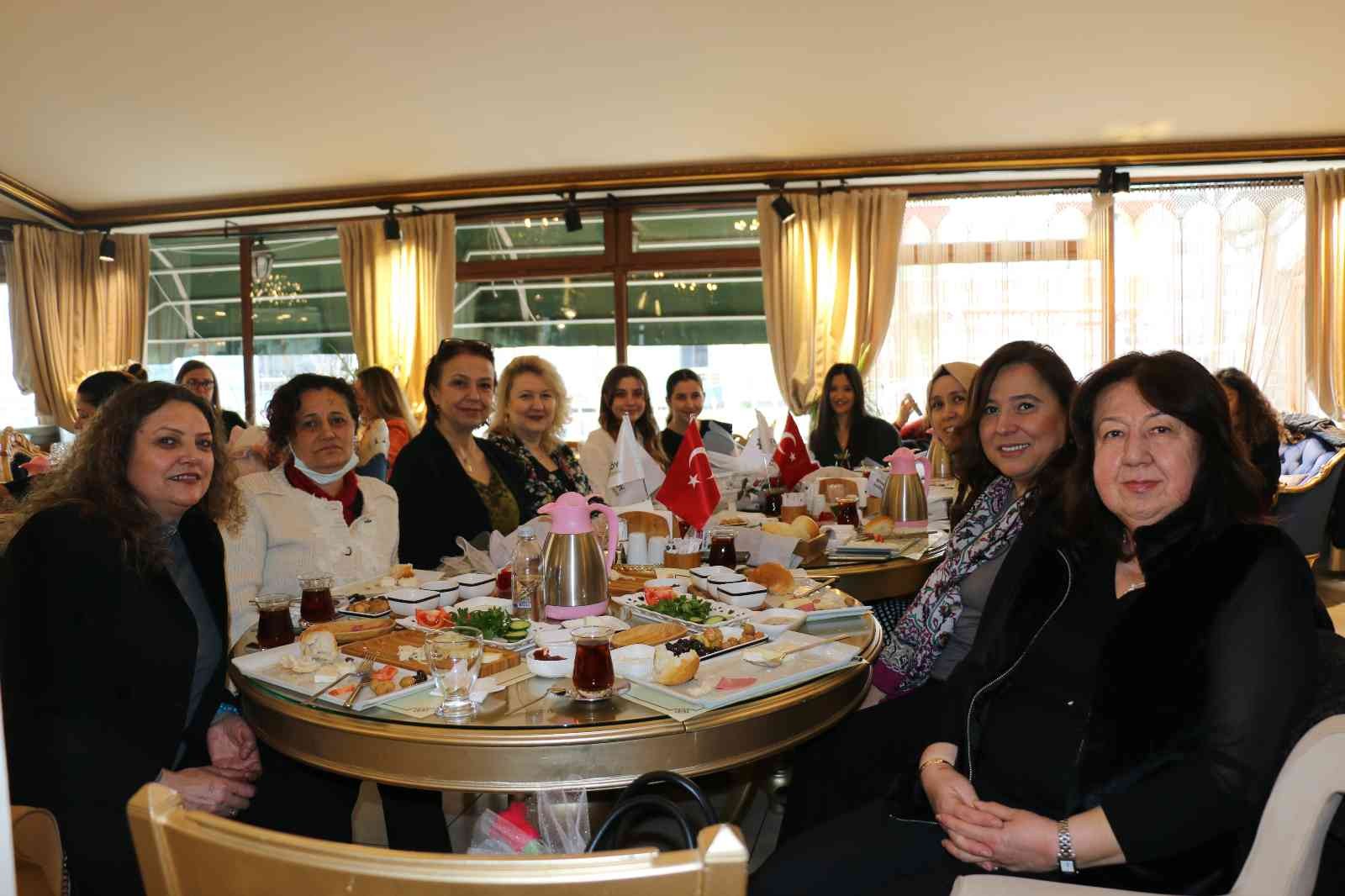 8 Mart Dünya Kadınlar Günü’nde, Çerkezköy Ticaret ve Sanayi Odası (ÇTSO), Kadın Girişimciler Kurulu ile bir araya geldi. Kadınlar Günü’nün ...