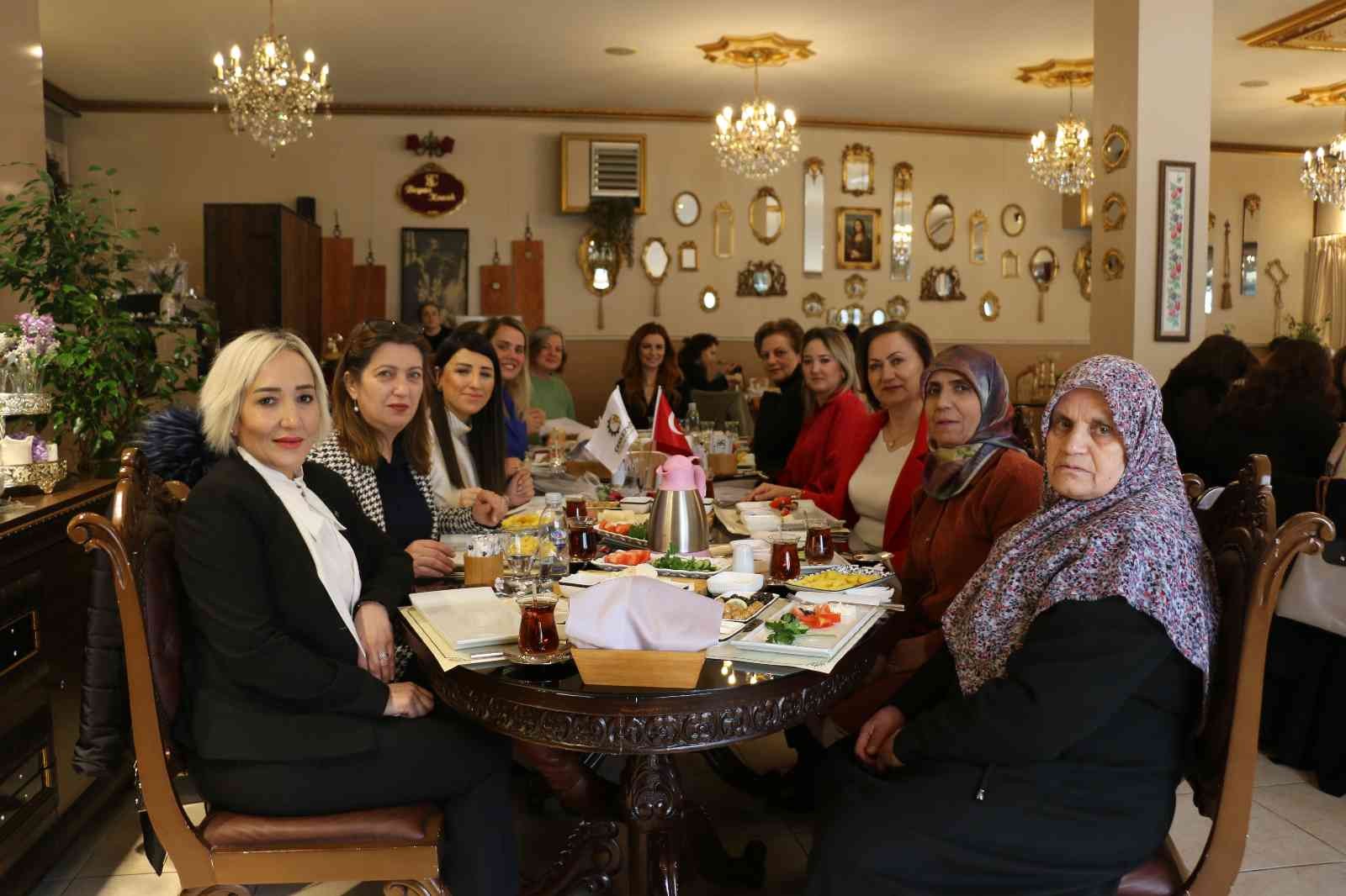 8 Mart Dünya Kadınlar Günü’nde, Çerkezköy Ticaret ve Sanayi Odası (ÇTSO), Kadın Girişimciler Kurulu ile bir araya geldi. Kadınlar Günü’nün ...