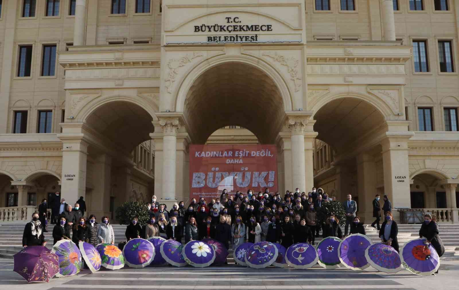 Büyükçekmeceli kadınlar 8 Mart Dünya Kadınlar Günü kapsamında sanat yoluyla anlamlı bir mesaj verdi. Son zamanlarda kadına yönelik şiddetin ...