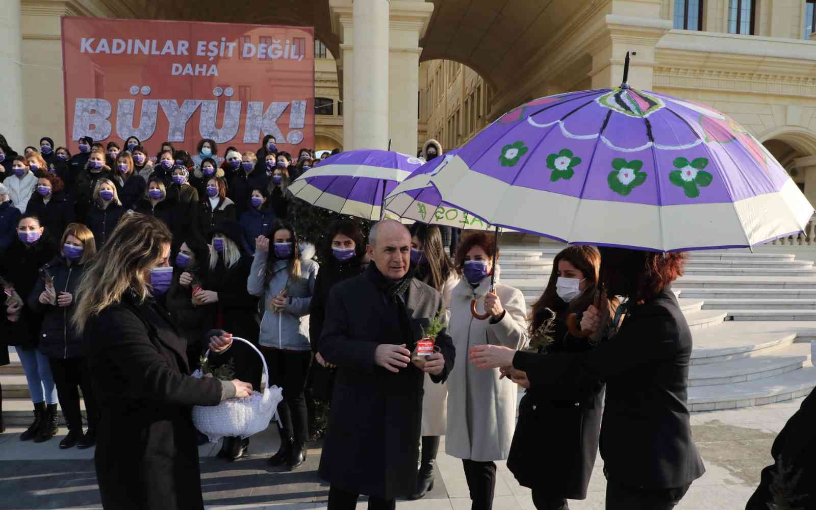 Büyükçekmeceli kadınlar 8 Mart Dünya Kadınlar Günü kapsamında sanat yoluyla anlamlı bir mesaj verdi. Son zamanlarda kadına yönelik şiddetin ...