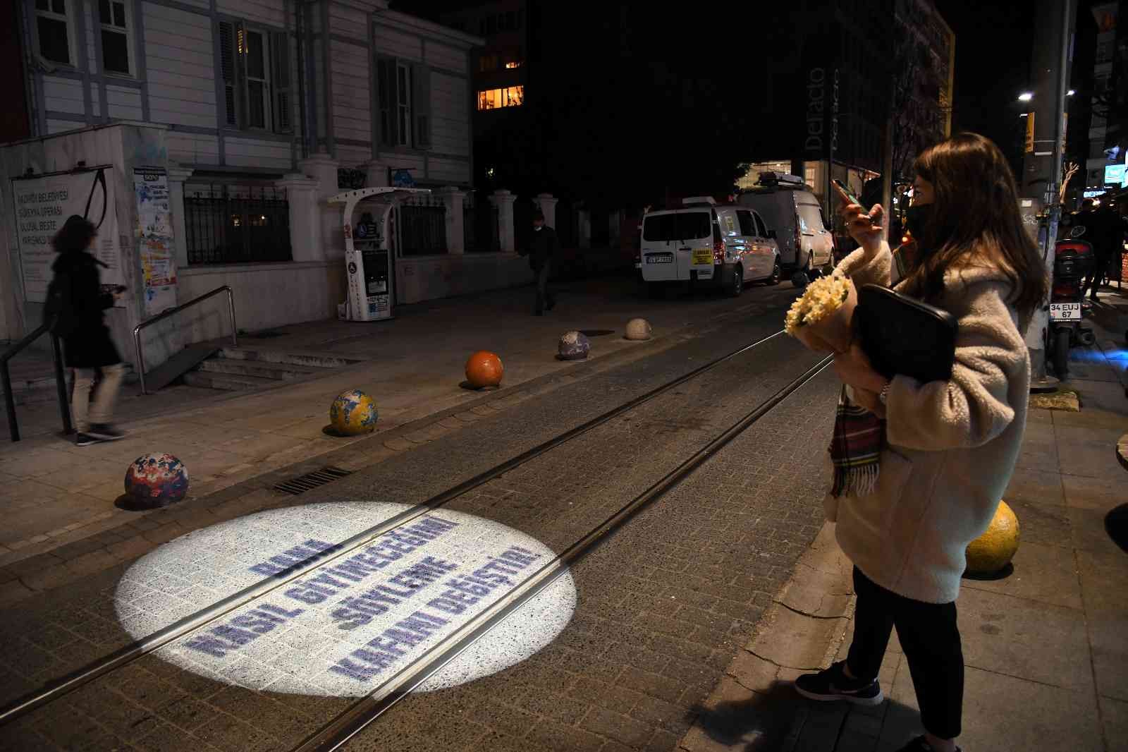 Kadıköy Belediyesi, 8 Mart Dünya Emekçi Kadınlar Günü’nde belediye çalışanlarının duygu ve düşüncelerinin yer aldığı 21 sloganı, gece Kadıköy ...