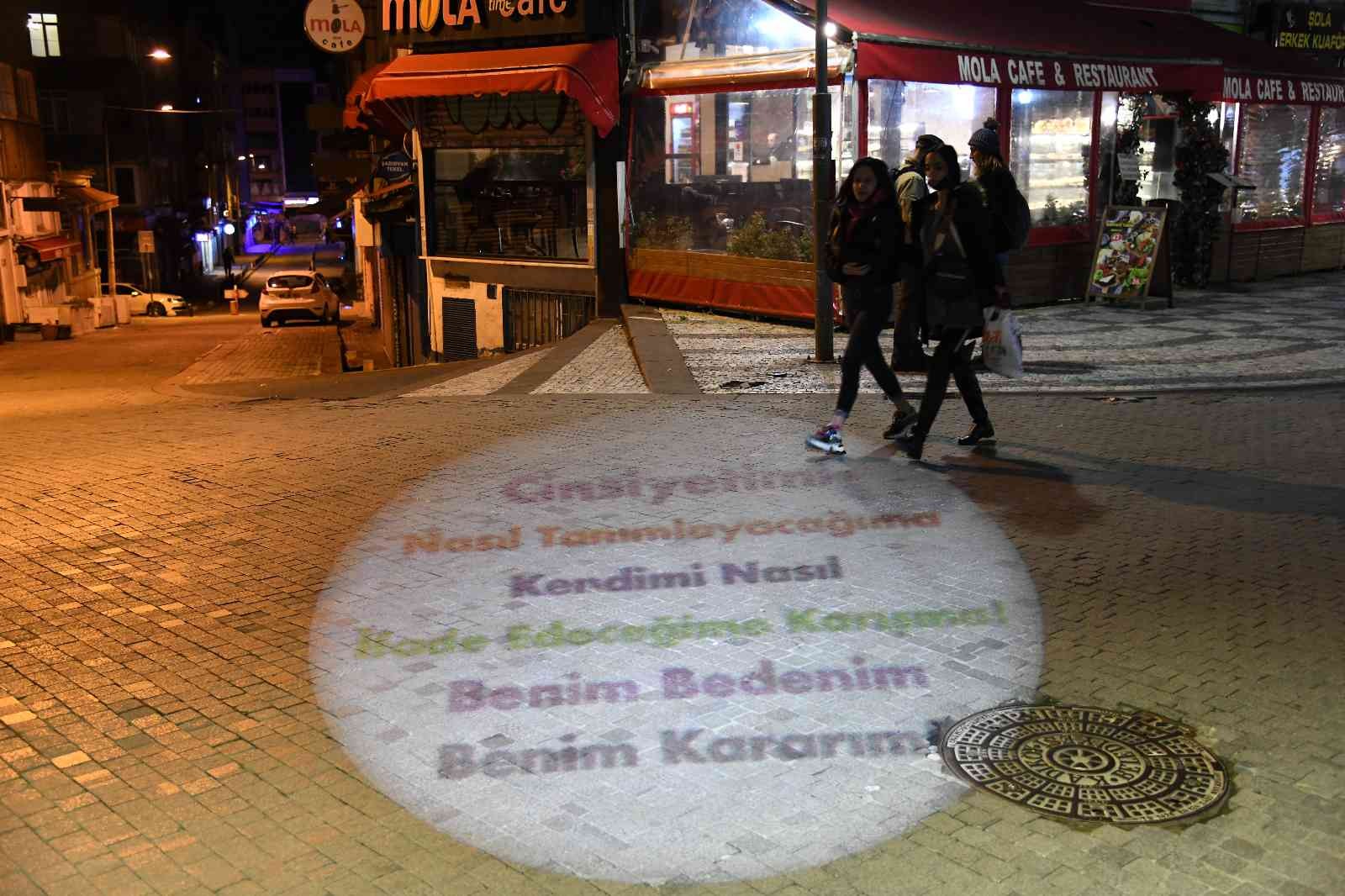 Kadıköy Belediyesi, 8 Mart Dünya Emekçi Kadınlar Günü’nde belediye çalışanlarının duygu ve düşüncelerinin yer aldığı 21 sloganı, gece Kadıköy ...