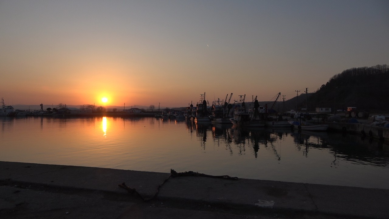 Karadeniz’e sahili bulunan Kırklareli’nin Demirköy ilçesine bağlı İğneada’da gün batımı, kartpostallık görüntüler oluşturdu. Kırklareli’nin ...