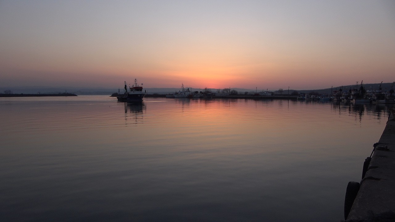 Karadeniz’e sahili bulunan Kırklareli’nin Demirköy ilçesine bağlı İğneada’da gün batımı, kartpostallık görüntüler oluşturdu. Kırklareli’nin ...