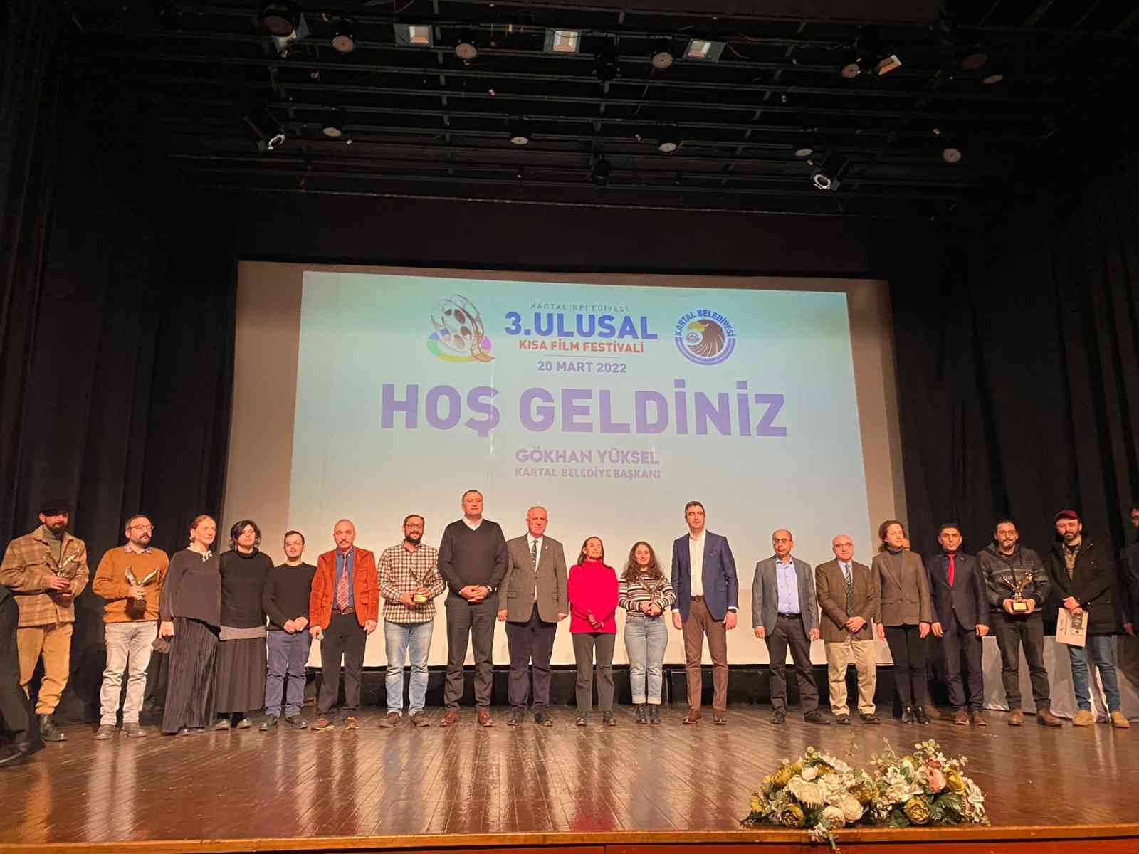 Kartal Belediyesi’nin bu yıl 3’üncüsünü düzenlediği Ulusal Kısa Film Festivali’nde gösterimler sona erdi. Düzenlenen tören ile dereceye giren ...