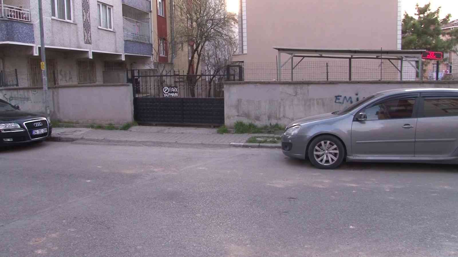 Kartal’da kimliği belirsiz şüpheli şahıs park halindeki otomobili düz kontak yaptırarak çaldı. Aracı çalınan hırsızlık mağduru vatandaş ...