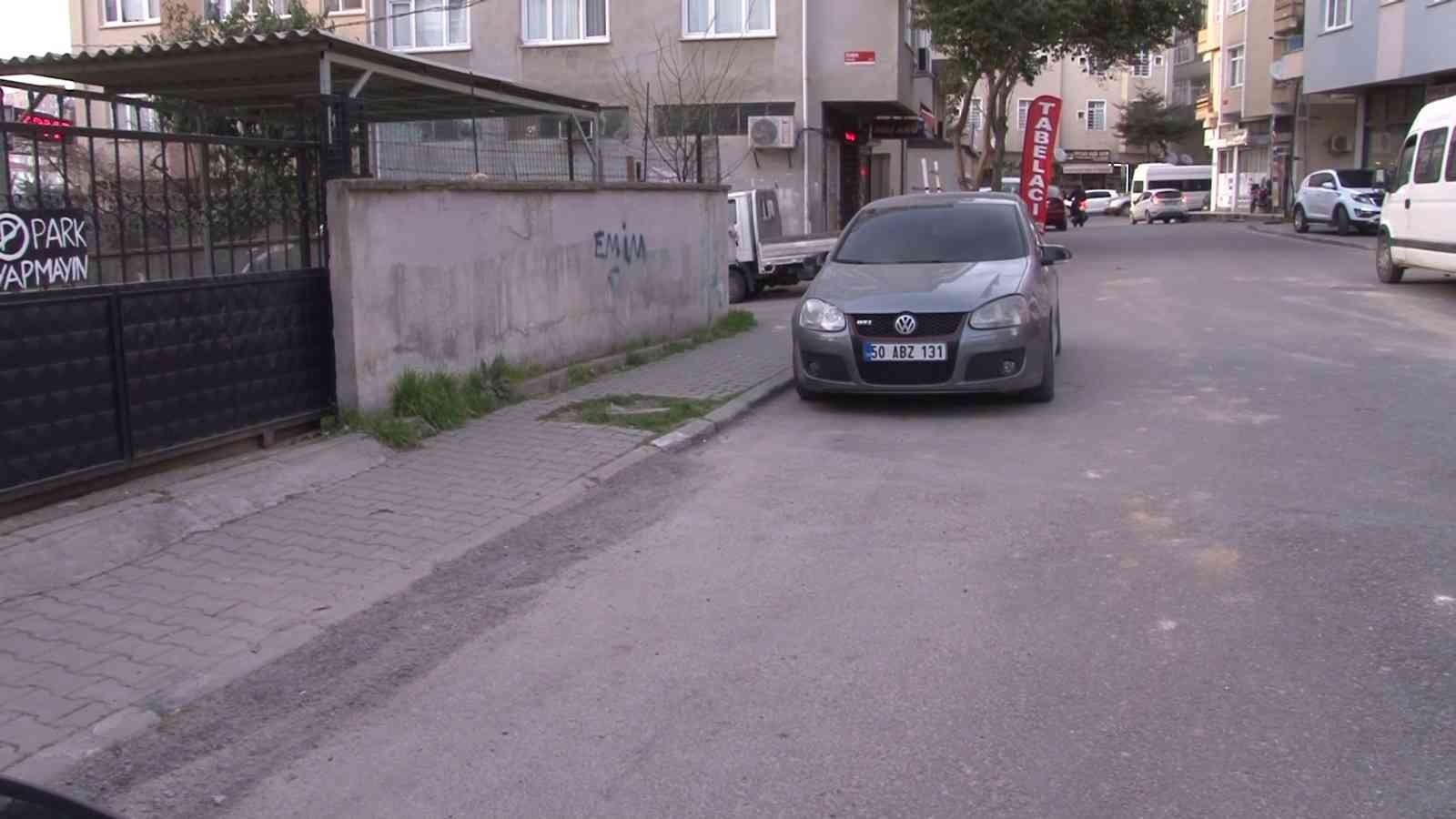 Kartal’da kimliği belirsiz şüpheli şahıs park halindeki otomobili düz kontak yaptırarak çaldı. Aracı çalınan hırsızlık mağduru vatandaş ...