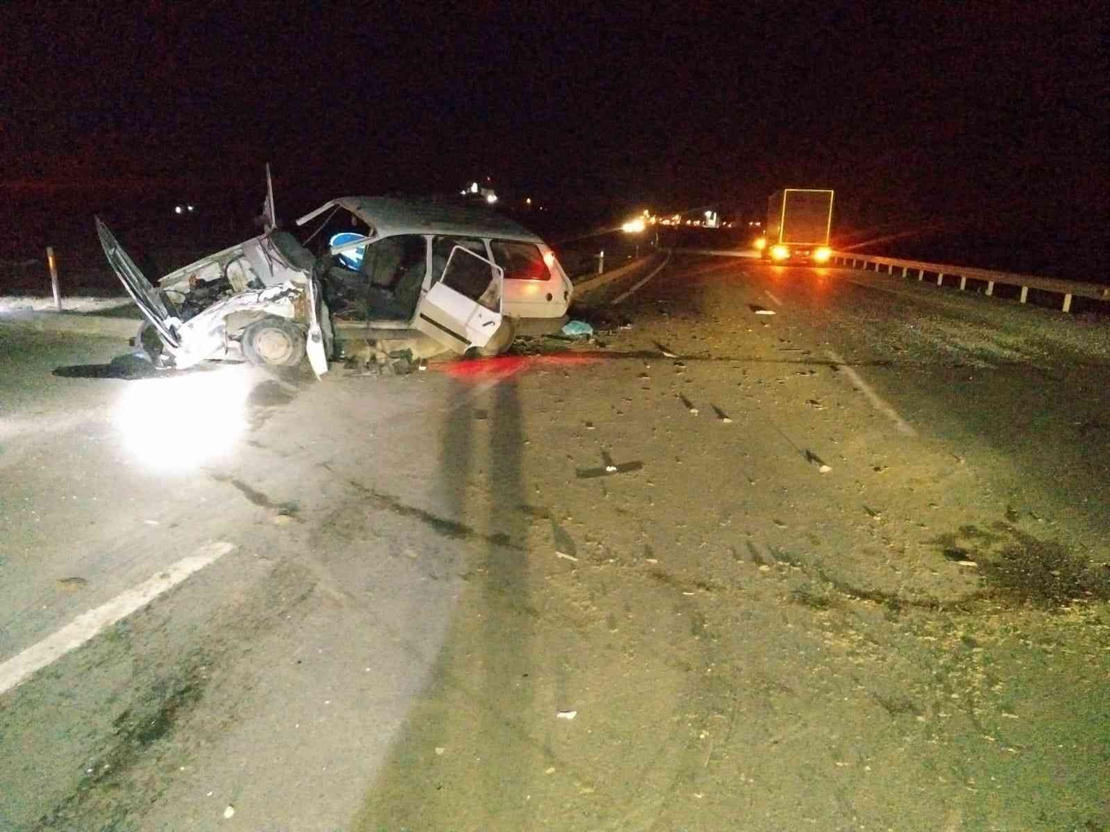 Edirne’nin Keşan ilçesinde kavşak noktasında iki araç çarpıştı. Hurdaya dönen araçlarda 4 kişi yaralandı. Kaza, Paşayiğit Mahallesi mevkiinde ...