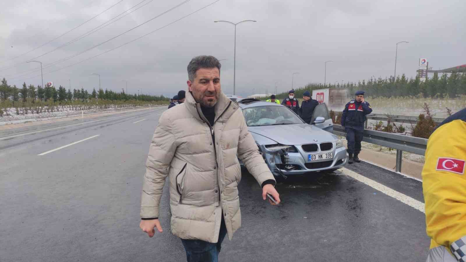 Gebze-Orhangazi-İzmir Otoyolu Orhangazi Tüneli yakınlarında yağıştan dolayı kayganlaşan yolda meydana gelen kazada 1 kişi öldü, 3 kişi yaralandı ...