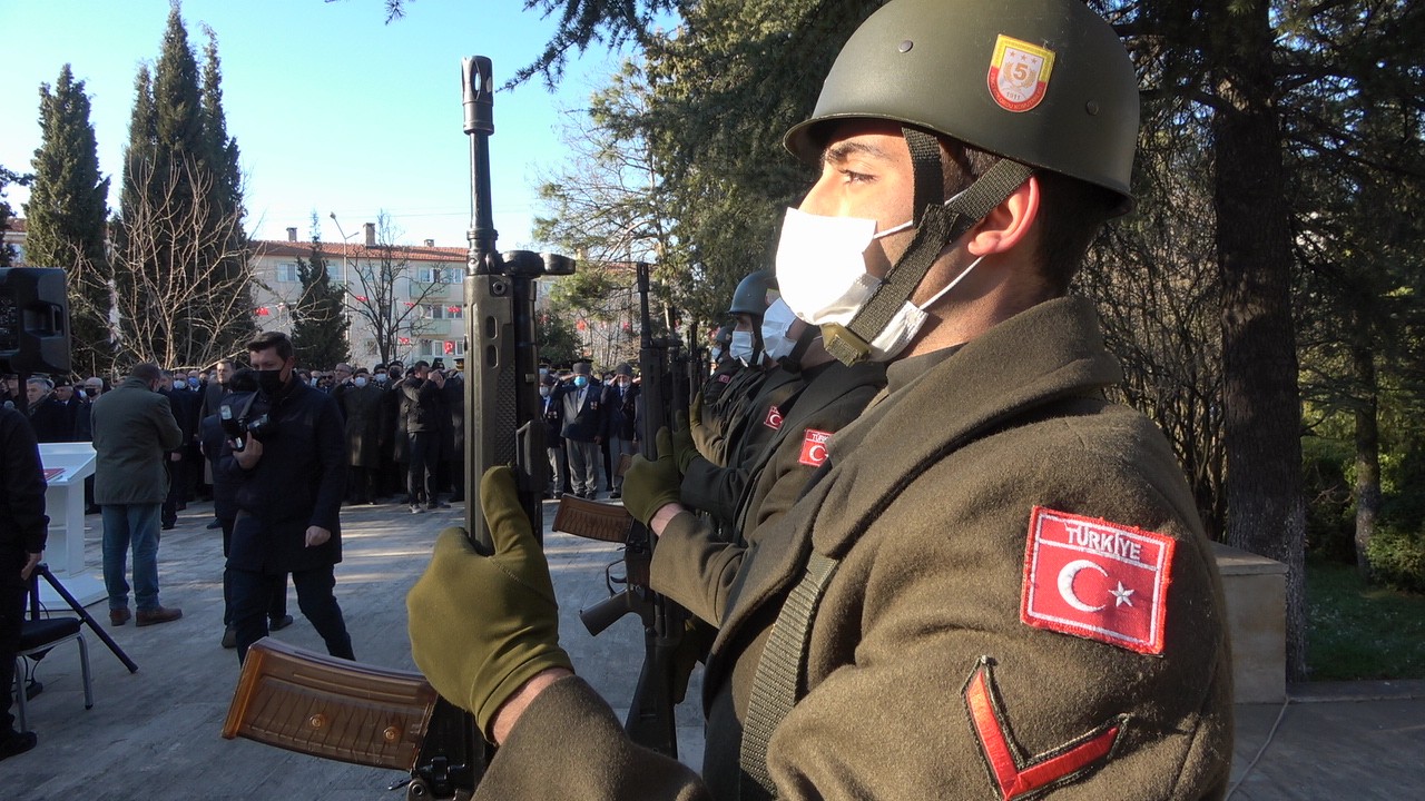 Kırklareli’nde 18 Mart Şehitleri Anma Günü ve Çanakkale Deniz Zaferi’nin 107. yıldönümü nedeniyle tören düzenlendi. Kırklareli Şehitliği’ndeki ...