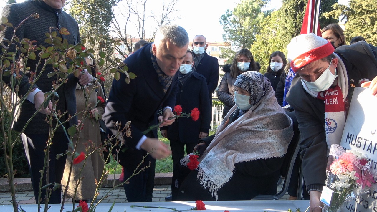 Kırklareli’nde 18 Mart Şehitleri Anma Günü ve Çanakkale Deniz Zaferi’nin 107. yıldönümü nedeniyle tören düzenlendi. Kırklareli Şehitliği’ndeki ...