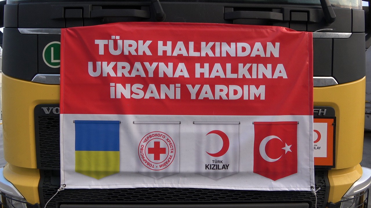 Türk Kızılay’ı tarafından Ukrayna’ya gönderilmek üzere insani yardım malzemesi taşıyan 3 tır Hamzabeyli Sınır Kapısı’ndan çıkış yaptı. Rusya’nın ...