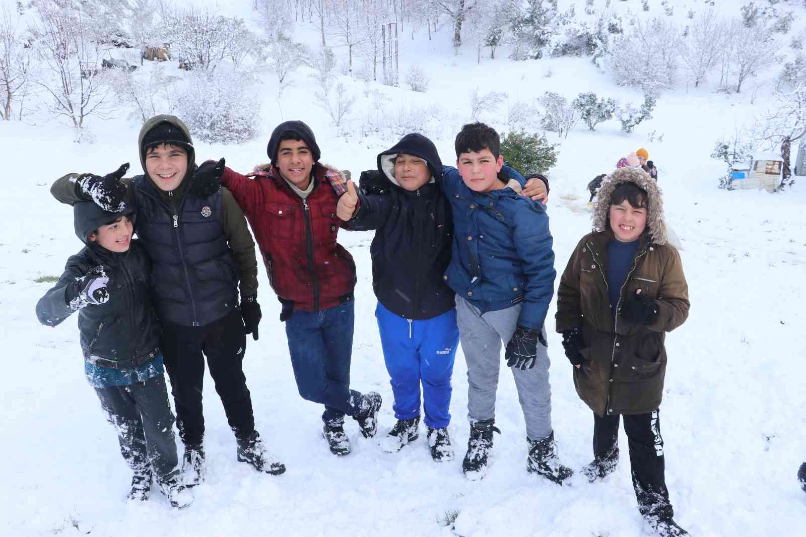 Kocaeli’de beklenen kar yağışı dün etkili olurken, beyaza bürünen şehirde karın tadını her zamanki gibi çocuklar çıkardı. Kocaeli genelinde ...