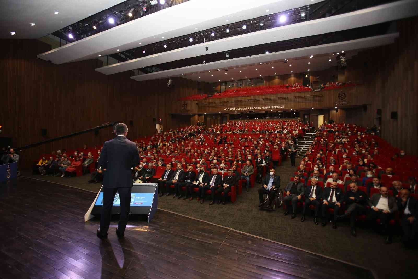 Kocaeli Büyükşehir Belediye Başkanı Tahir Büyükakın, 31 Mart 2019 yerel seçimlerinden bu yana 3 yıllık sürede kentte 4,5 milyarlık hizmetin ...