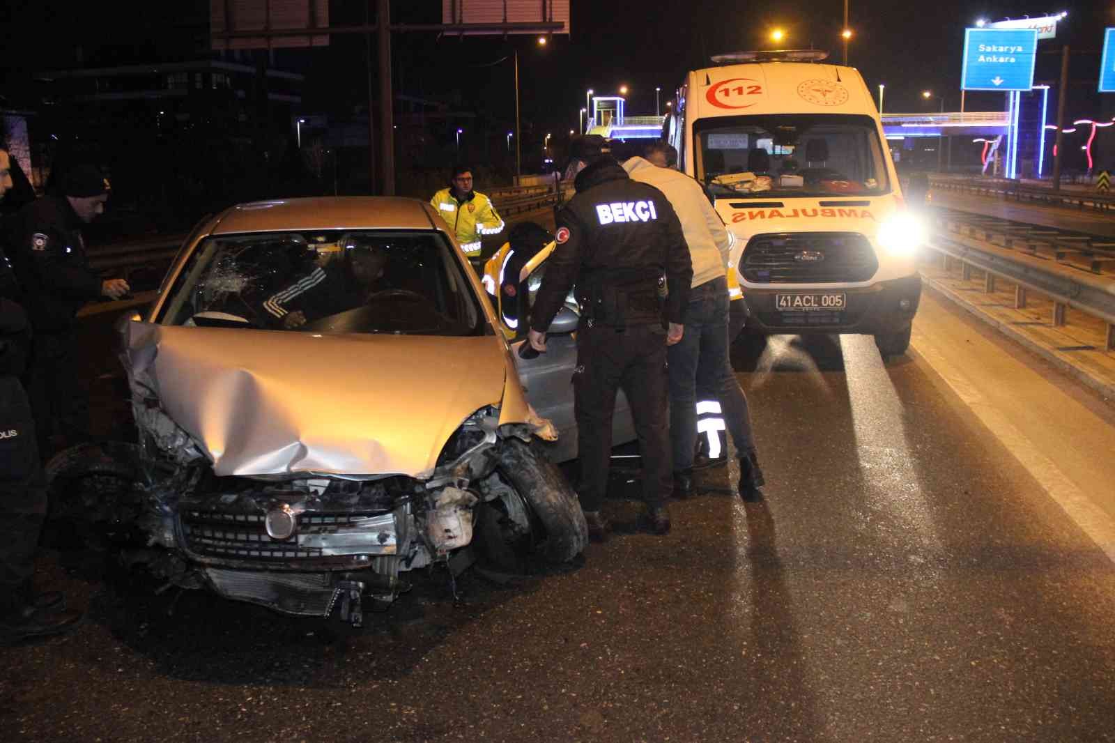 Kocaeli’de kontrolden çıkan otomobilin çelik bariyerlere çarpması neticesinde meydana gelen kazada sürücü yaralandı. Kaza, saat 04.00 sıralarında ...